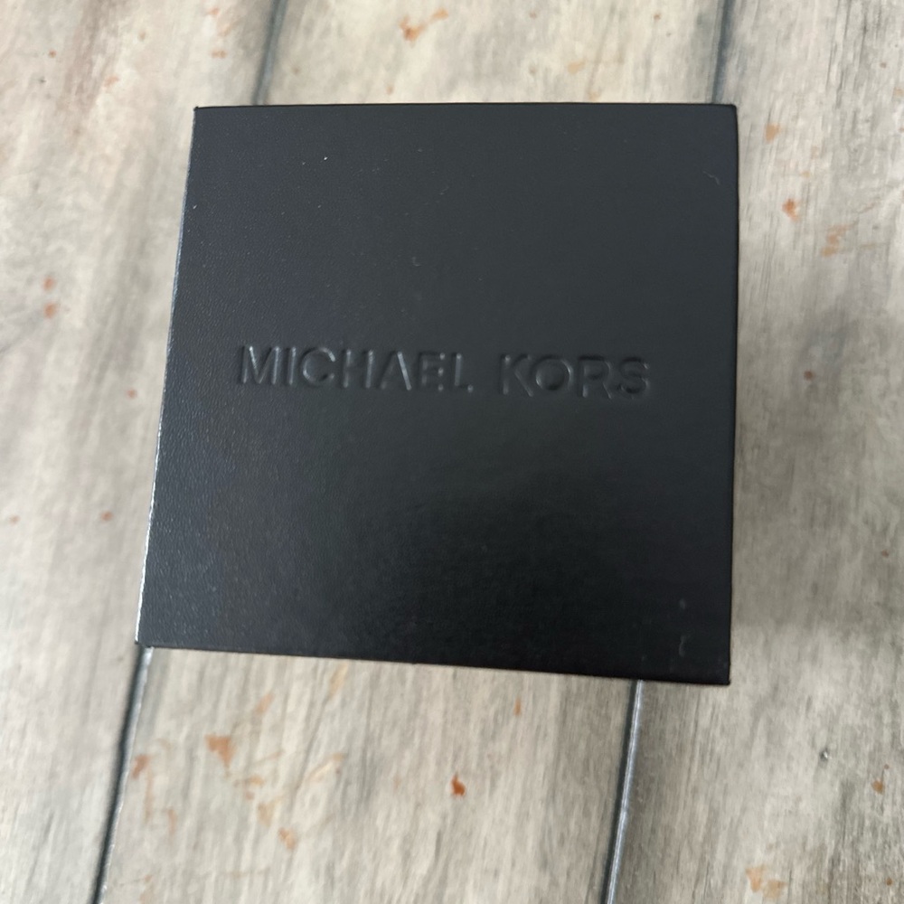 Michael Kors Rose Gold and White Women's Watch - Picture 10 of 11